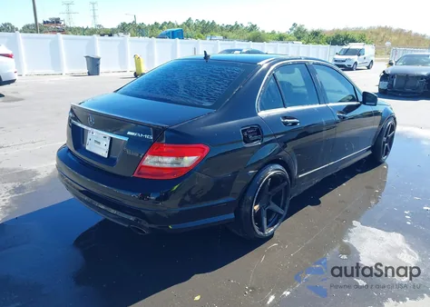 2011 Mercedes-Benz C 300 Luxury/Sport z USA, uszkodzony, nr VIN WDDGF5EB8BR183575